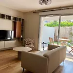 Apartmán Chic With Beautiful Terrace In