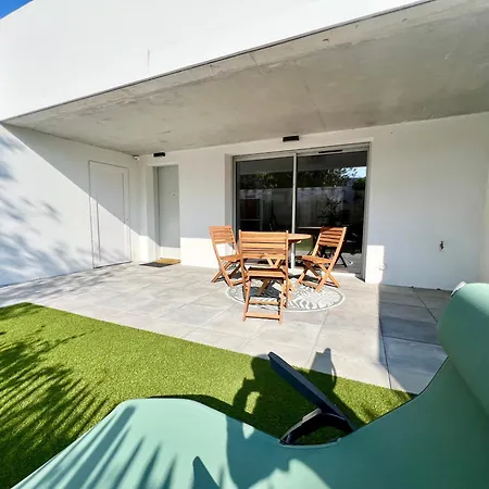 Chic With Beautiful Terrace In * Ла-Рошель