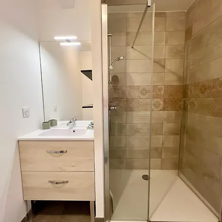 Chic With Beautiful Terrace In Ла-Рошель